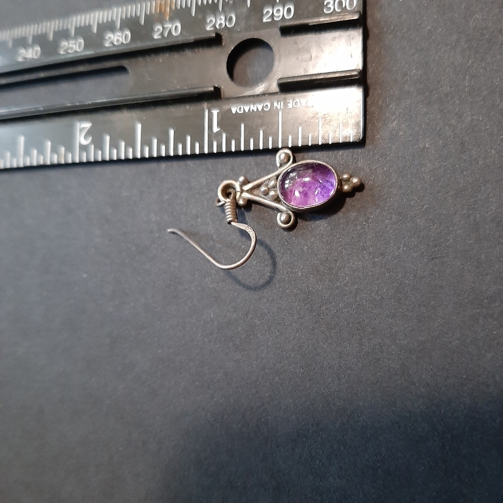 Vintage • sterling and amethyst earrings - Picture 4 of 4